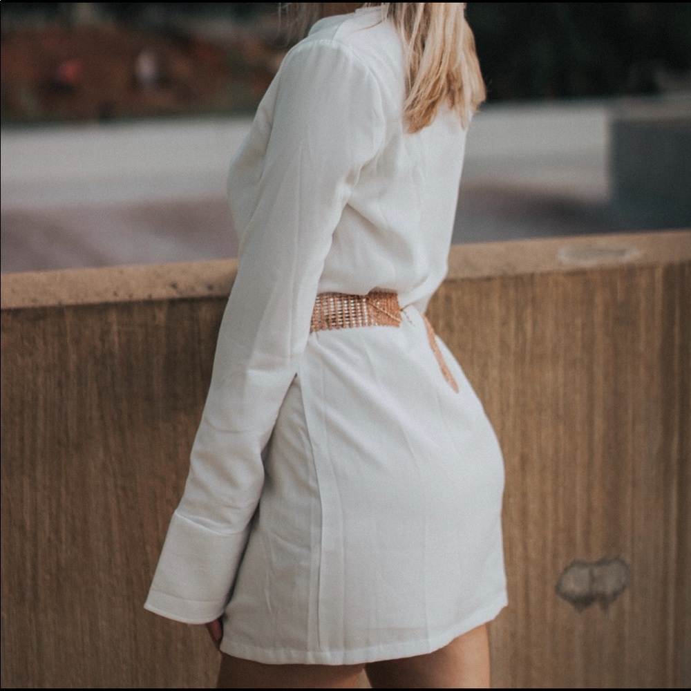 Prettylittlething White Plunge Flare Sleeve Blazer Dress